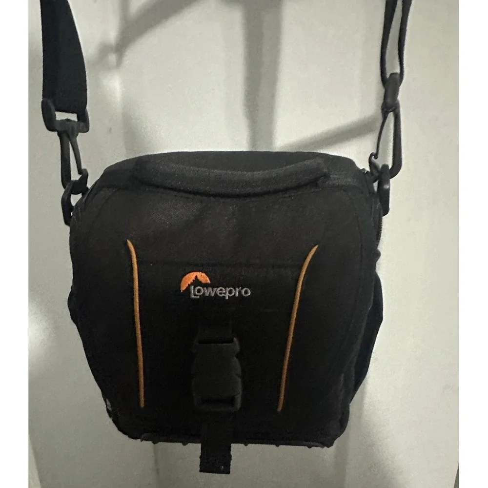 Lowepro Adventura-SH 140 ll Camera Case 2side pouches and shoulder strap, NWT